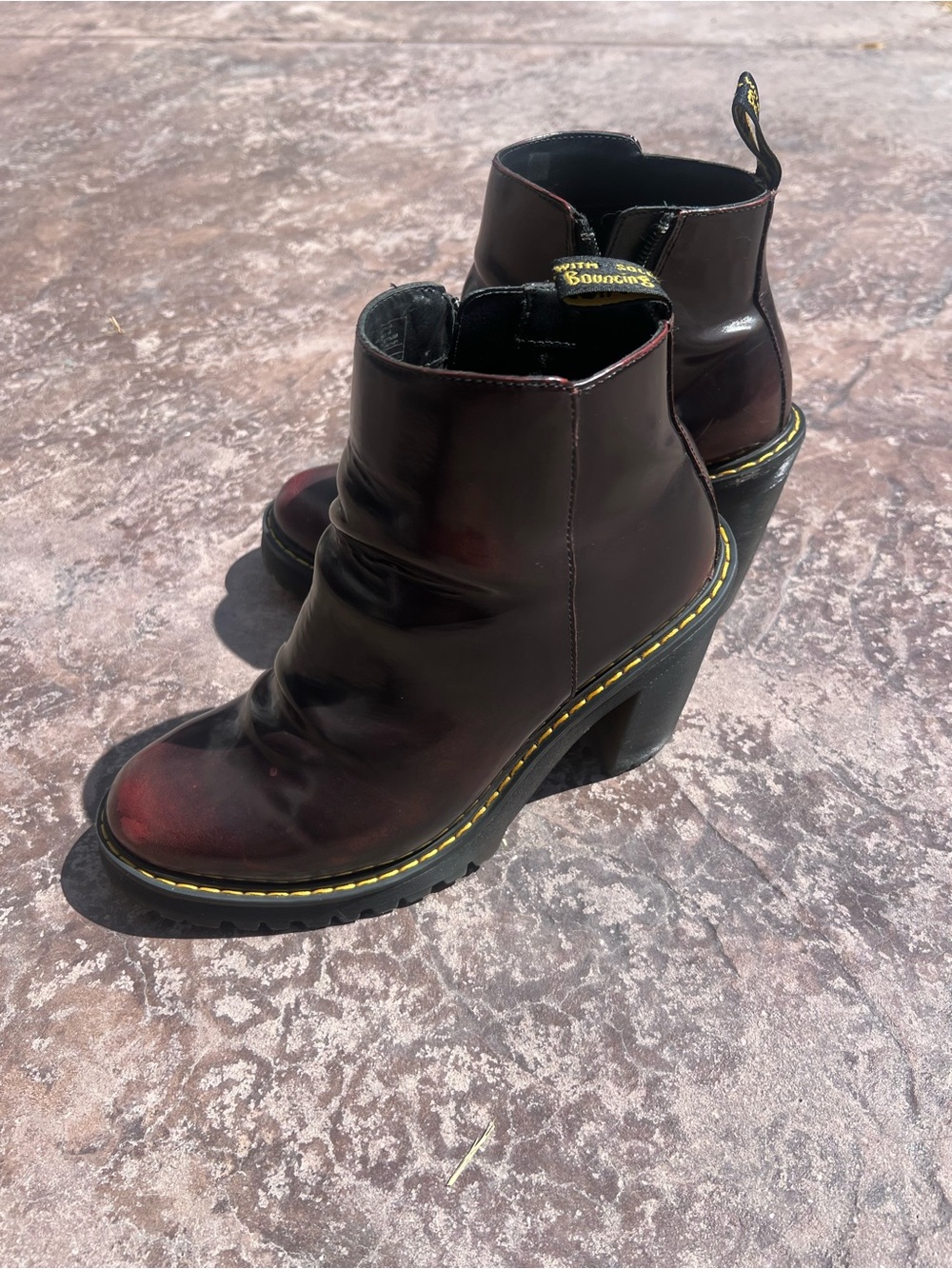 Dr. Martens MAGDALENA WOMEN'S LEATHER HEELED CHELSEA BOOTS - Size 9 Women’s